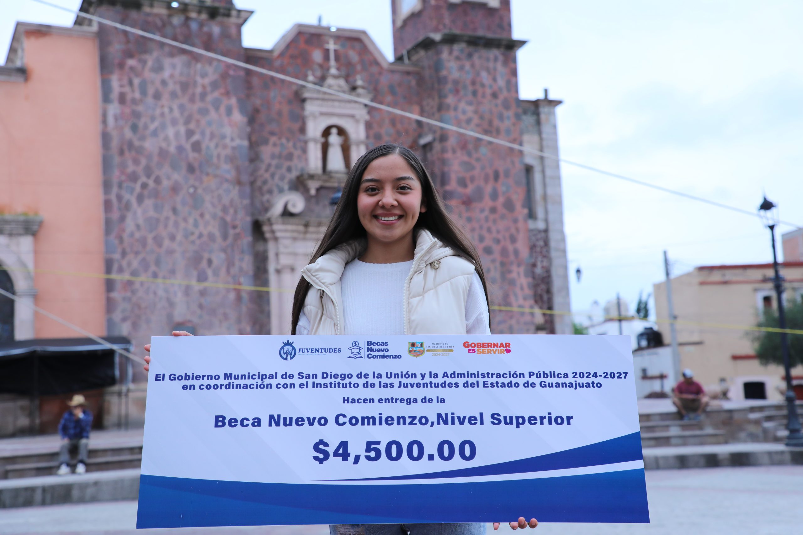 Guanajuato invierte en su juventud al otorgar Becas Nuevo Comienzo en San Diego de la Unión