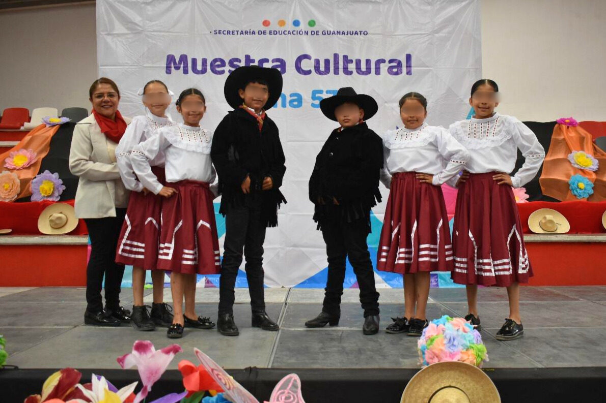 Niñas y niños protagonizan una Muestra Cultural que trasciende lo académico