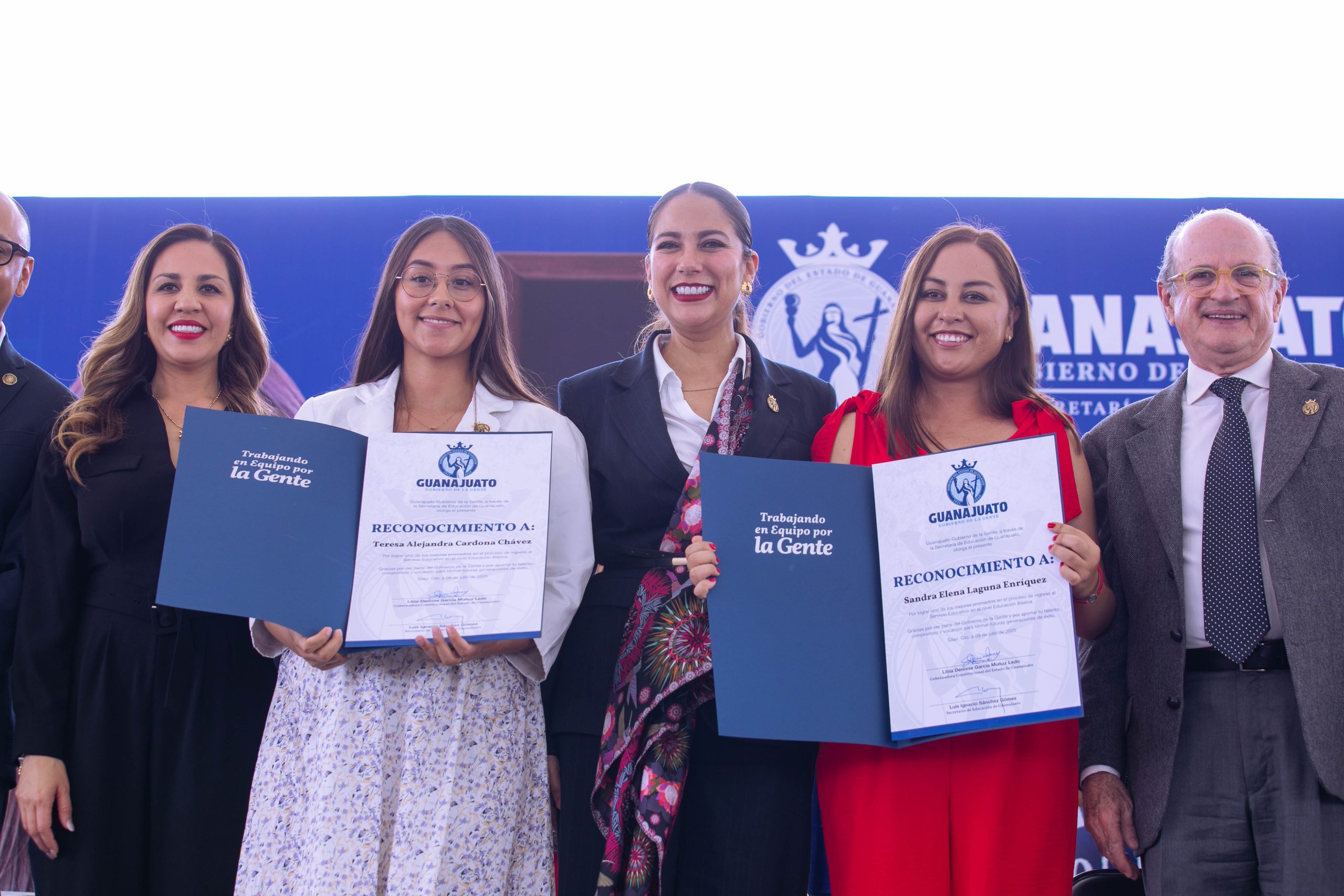 Reconoce Gobernadora el esfuerzo y vocación de maestras y maestros