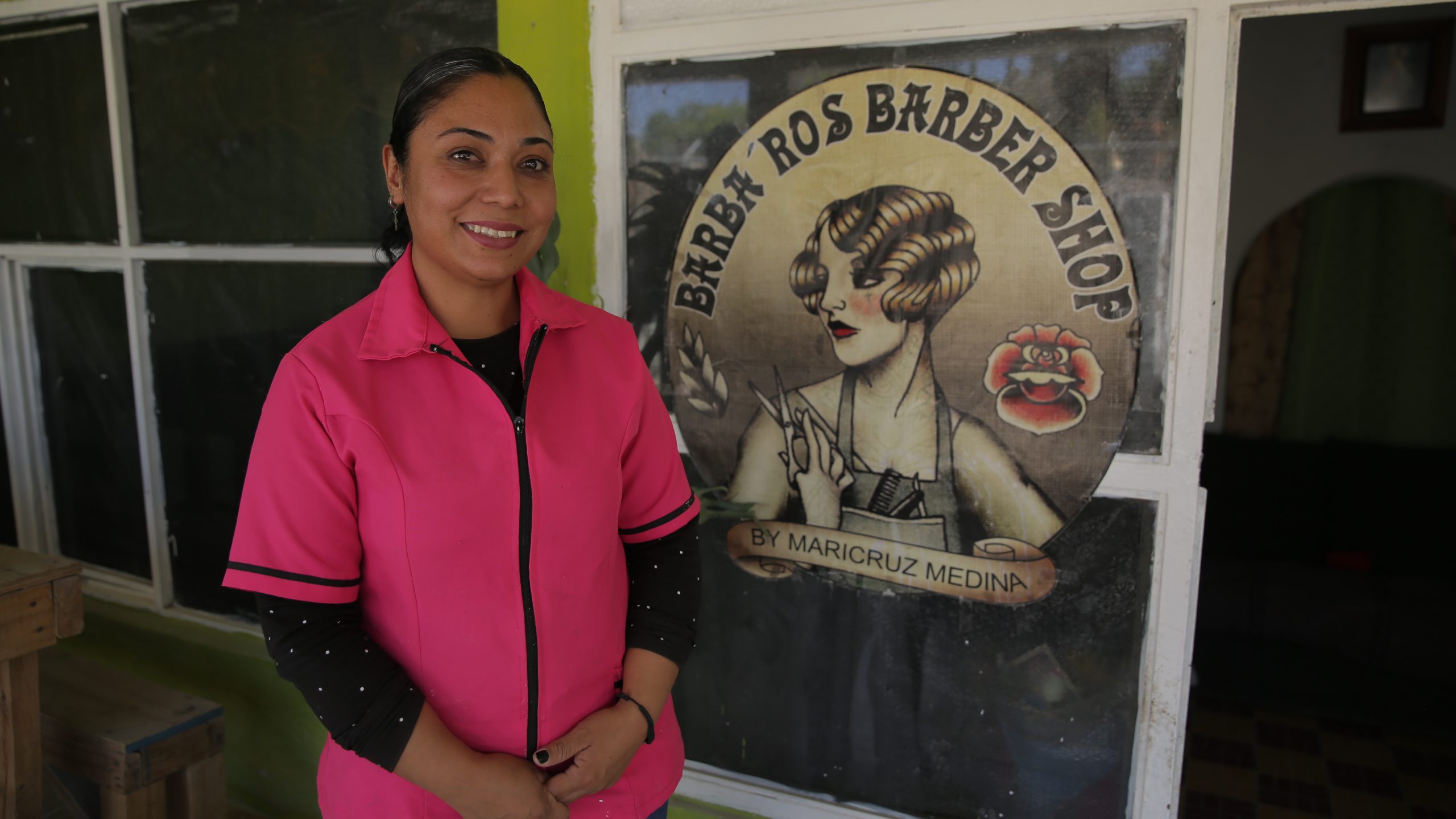 Con el apoyo Creemos en ti, pudo mejorar su barbería, que es el sustento de su familia.