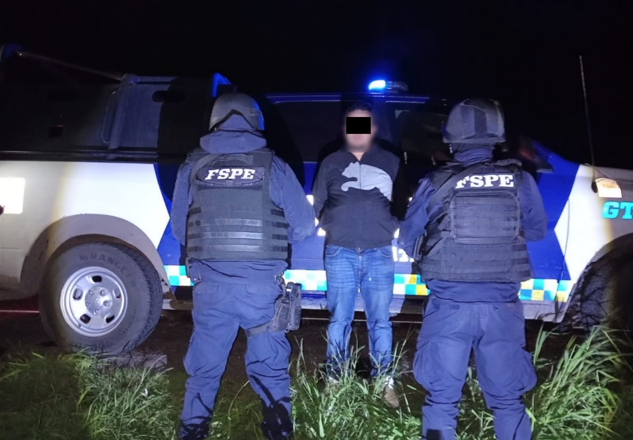 Evitan FSPE robo de ropa de lujo valuada en 2.6 mdp y detienen a dos personas en carretera federal 57