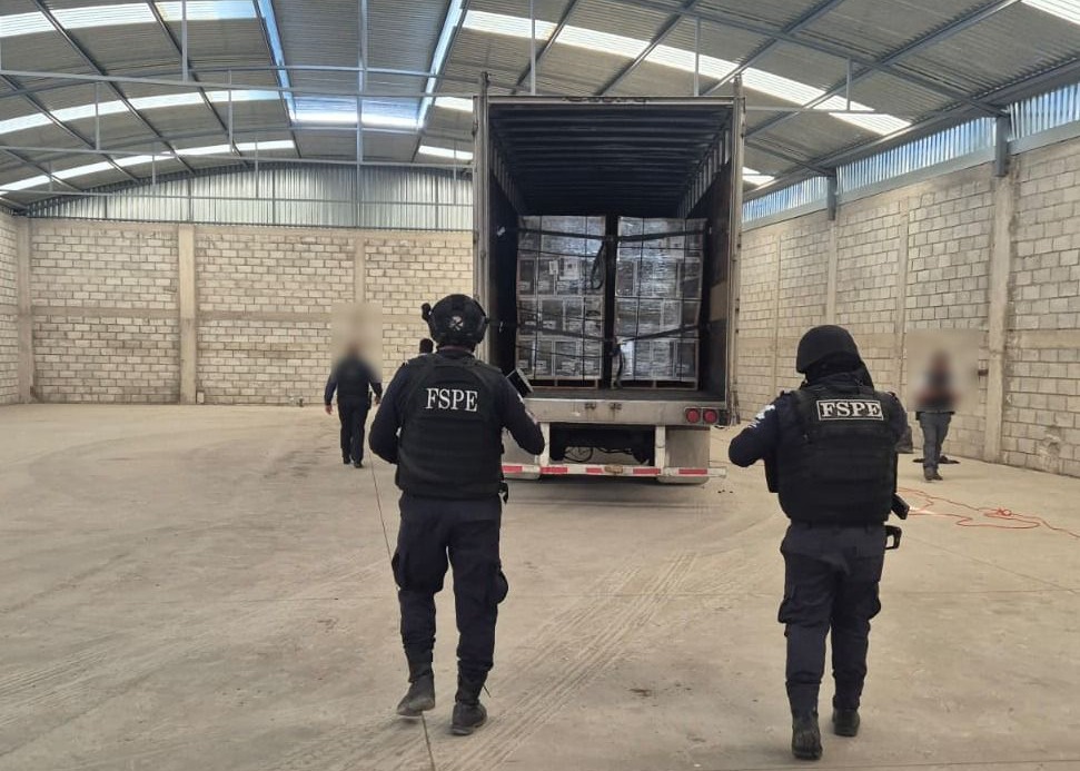 La localización fue resultado de una orden de cateo ejecutada tras el reporte de robo; se aseguraron más de 9 mil botellas y equipo utilizado para evitar el rastreo satelital.