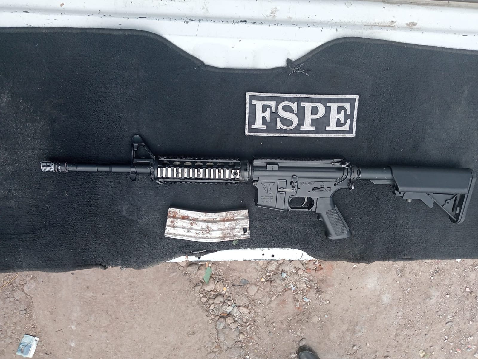 Secretaría de Seguridad y Paz detiene en Dolores Hidalgo a dos hombres con arma oculta en funda para guitarra