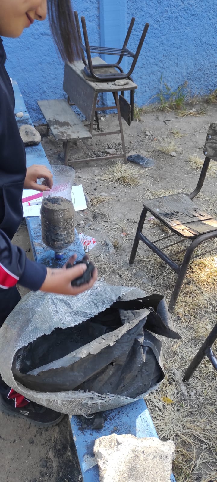 Niñas y niños crean lavabo ecológico para reutilizar el agua salitrosa en su escuela