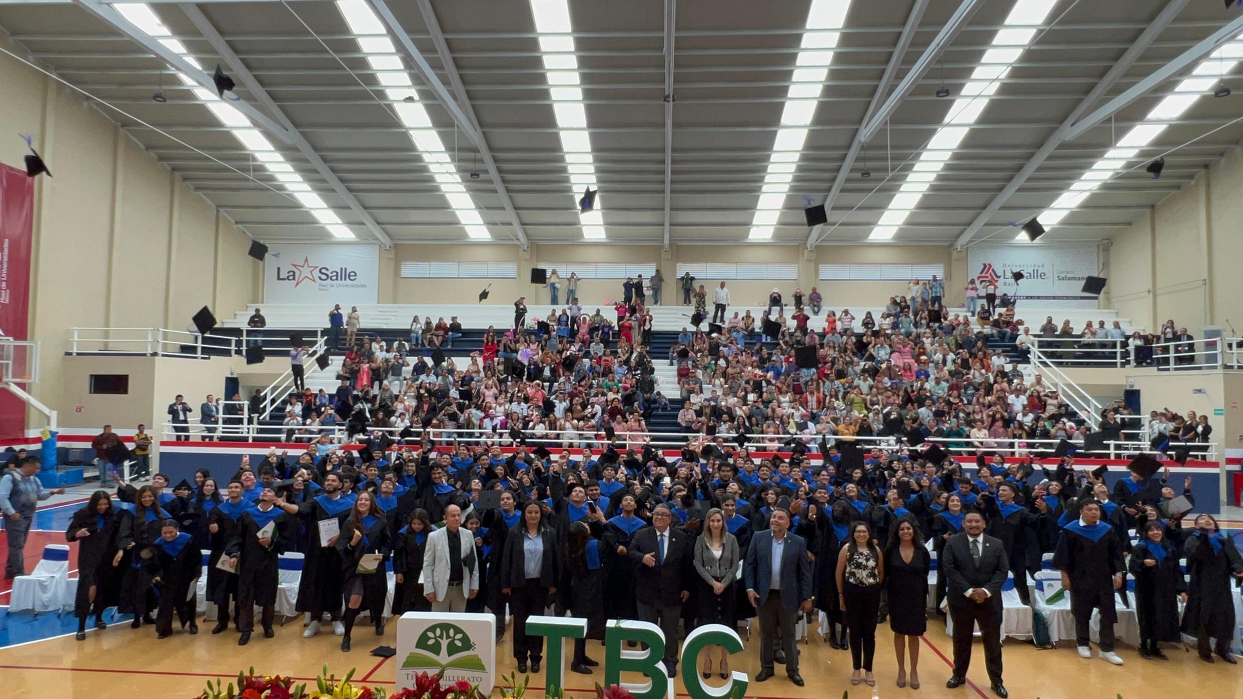 La ceremonia de graduación de la generación 2022–2025 de los Telebachilleratos Comunitarios de la Universidad Virtual del Estado de Guanajuato (UVEG) se llevó a cabo en la sede Salamanca, donde 181 estudiantes concluyeron satisfactoriamente sus estudios de Educación Media Superior.