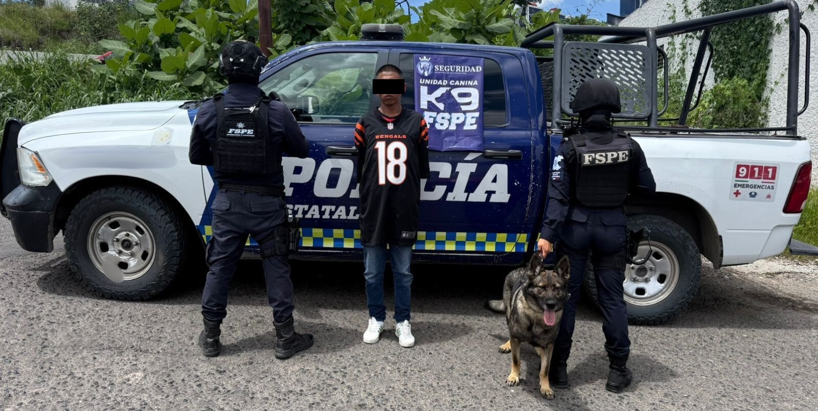 Durante labores de vigilancia, el oficial canino “Oxy” detectó más de 130 dosis de droga; una persona fue detenida.