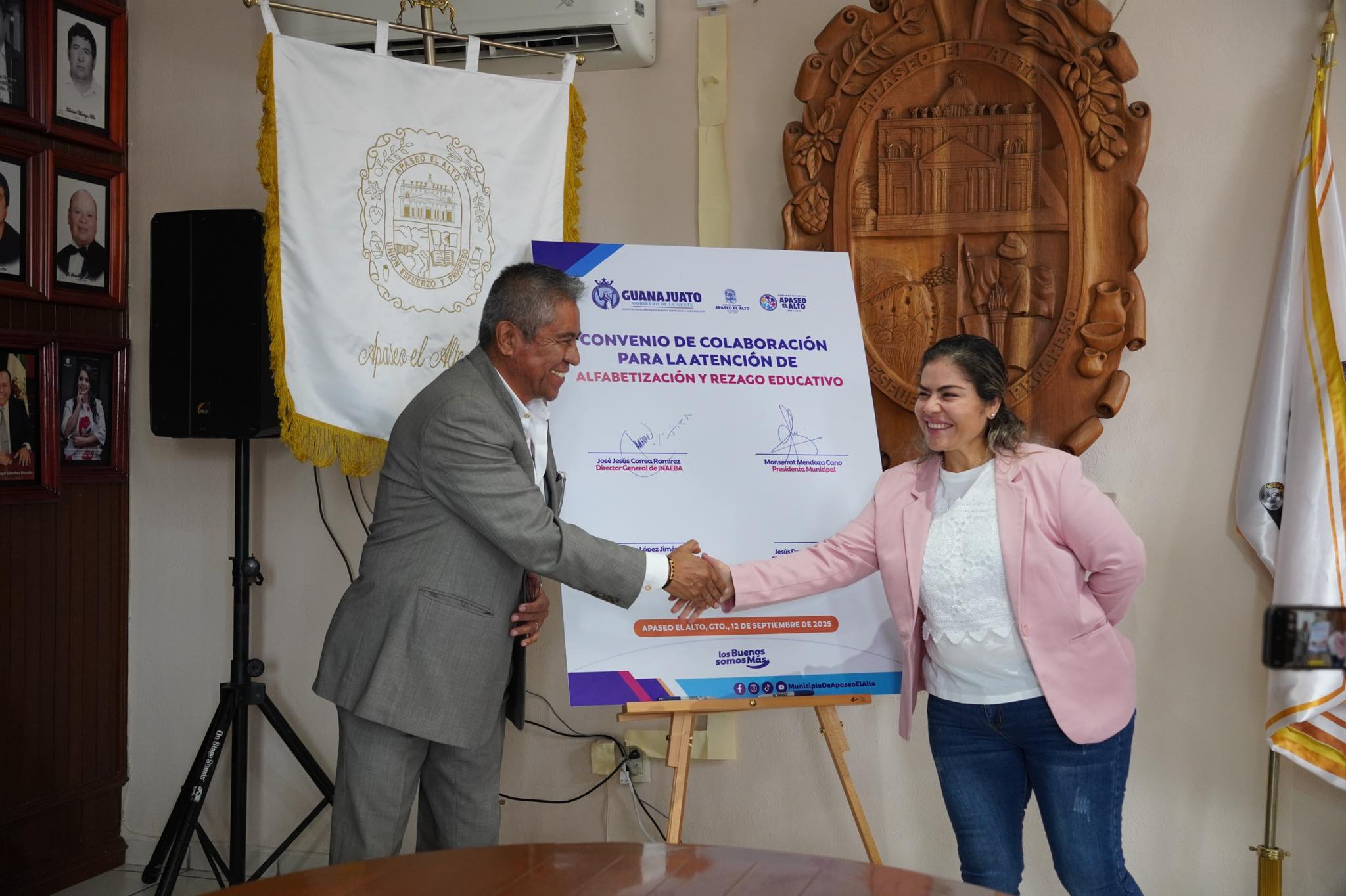 Municipio de Apaseo el Alto e INAEBA firman convenio para combatir el rezago educativo