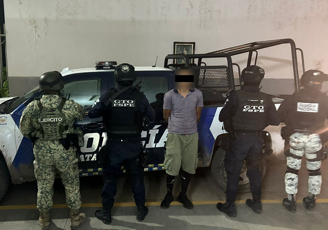 Dos personas fueron detenidas con armas de fuego y posible droga en distintos hechos; otras dos fueron remitidas por faltas administrativas.

Estos aseguramientos se lograron gracias a patrullajes preventivos, el trabajo de Células Mixtas y a una denuncia anónima al 089.