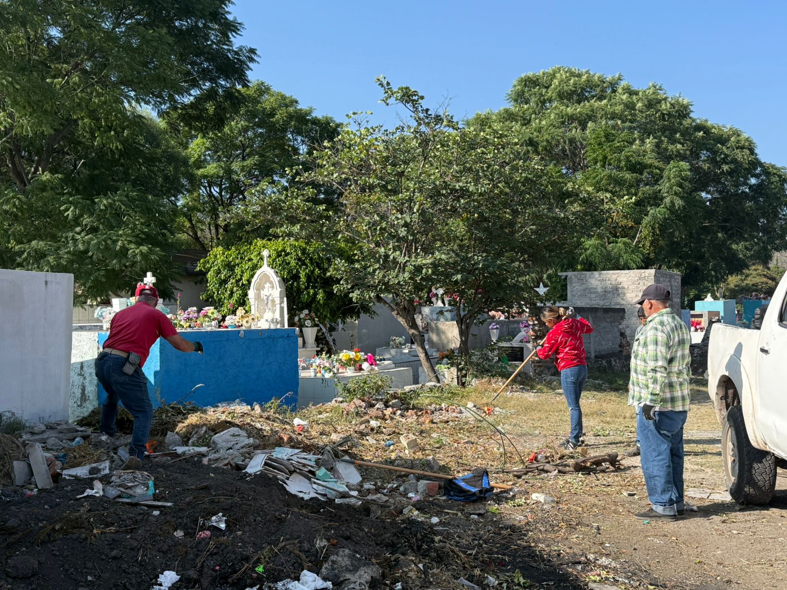 SSG interviene en más panteones en materia de riesgos sanitarios.