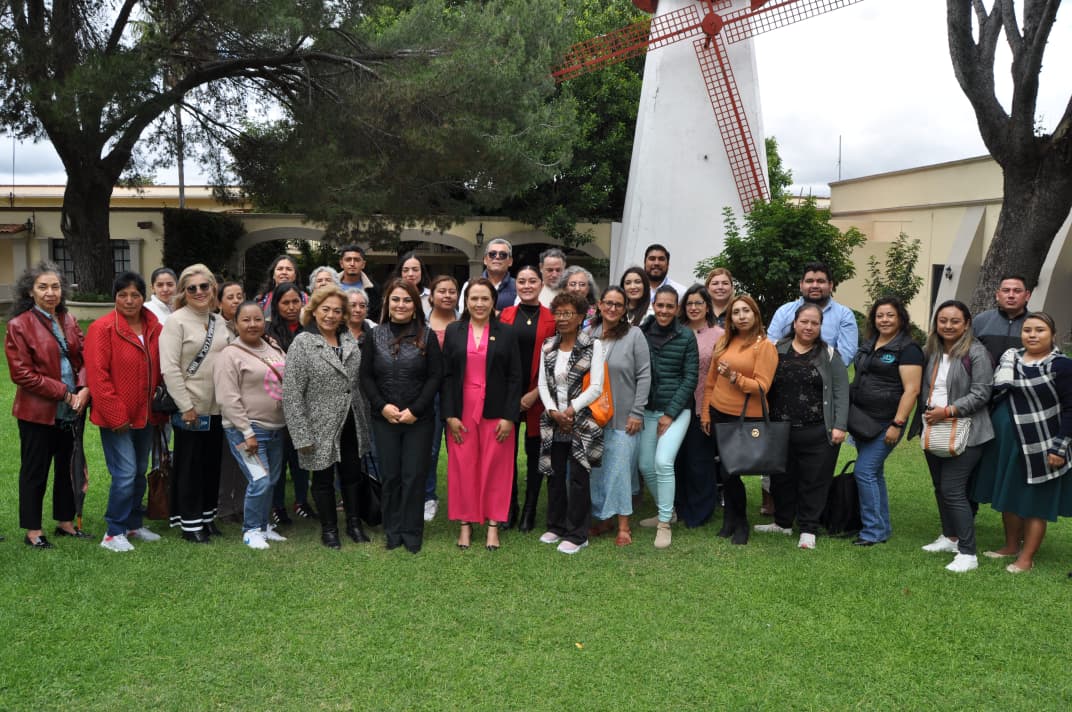 En reunión con la Cámara Nacional de Comercio Servicios y Turismo (CANACO Servitur) en San Miguel de Allende, mediante una charla informativa se promueve una cultura empresarial orientada al crecimiento, la formalización y la resiliencia, al posicionar al financiamiento como una herramienta clave para el desarrollo económico de la región.