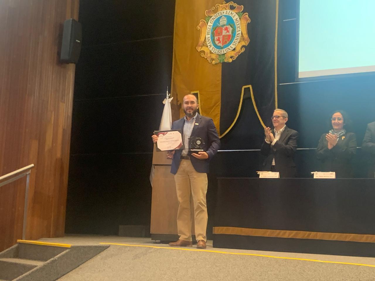 La Universidad Virtual del Estado de Guanajuato (UVEG) fue reconocida con el premio ANUIES-TIC 2025 en la categoría “Innovación en la gestión mediante las TIC”, gracias a su proyecto Indicadores Educativos C5.