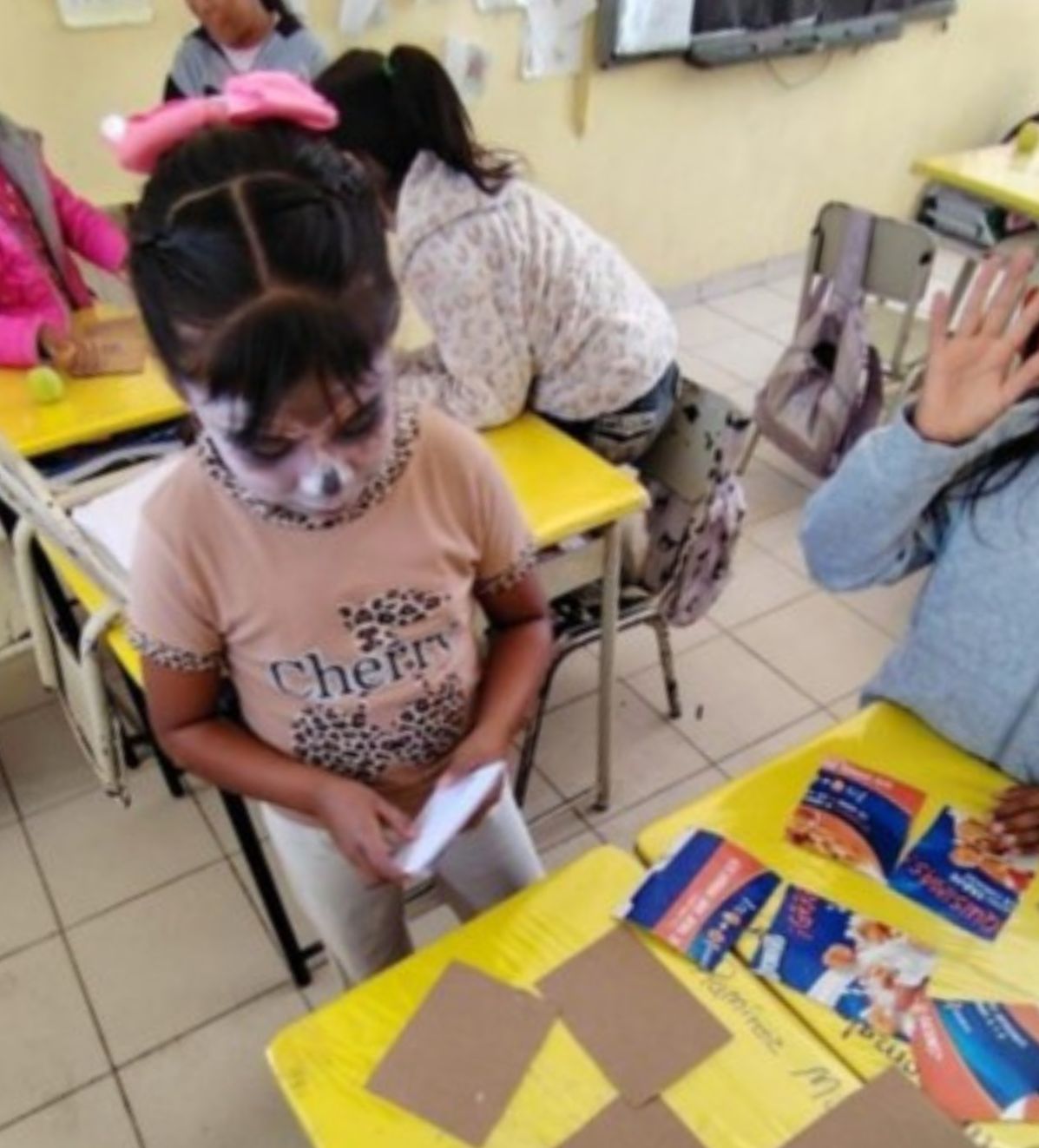 Estudiantes celebran el Día de Muertos fortaleciendo la lengua y tradiciones del pueblo otomí