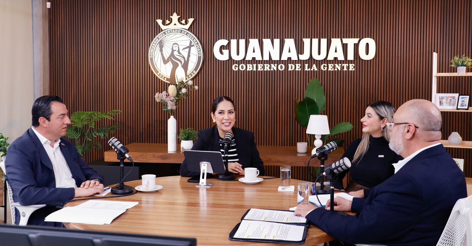 Anuncia Gobernadora 2 mil becas para mujeres en la UVEG