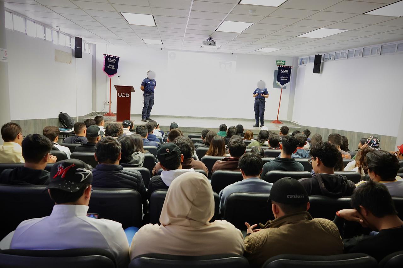 Policía Cibernética orienta a estudiantes sobre uso de redes sociales para construir entornos seguros