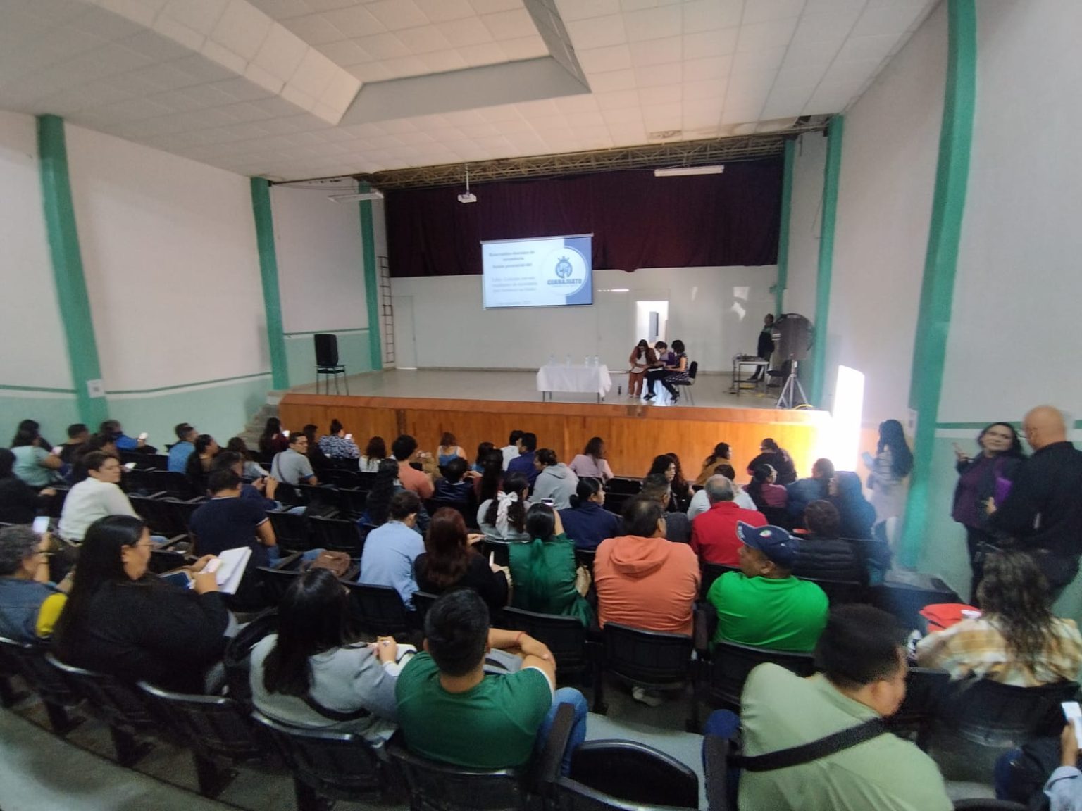 Cientos de docentes fortalecen la formación continua, el acompañamiento ...