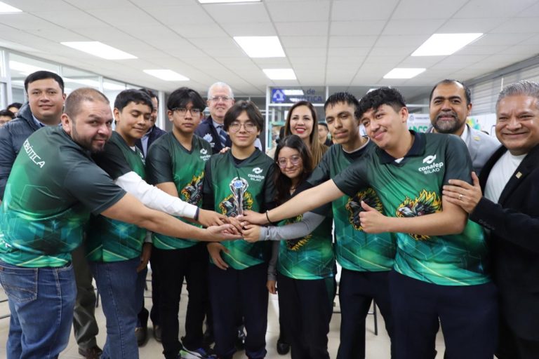 CONALEP Guanajuato recibe a sus campeones mundiales...