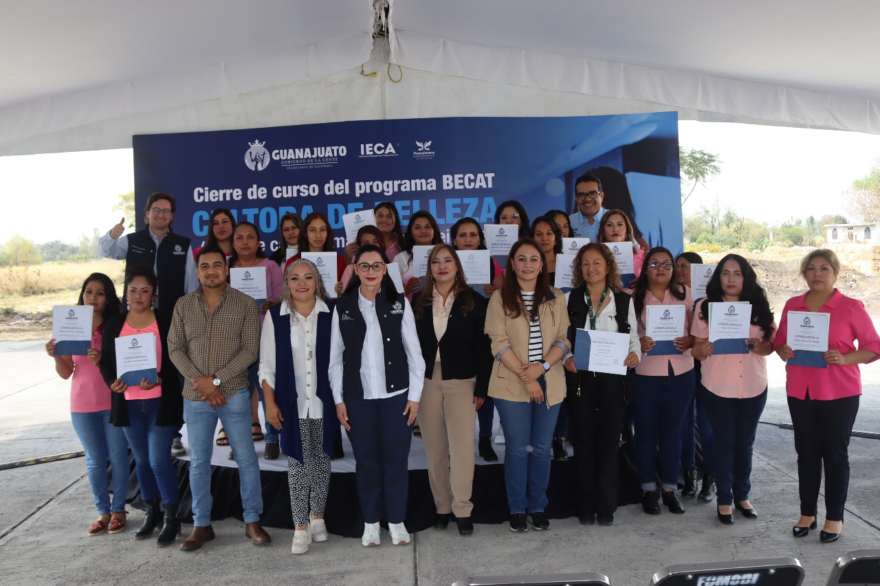 Secretaría de Economía fortalece empleo con becas y equipamiento a emprendedoras en el sur de Guanajuato