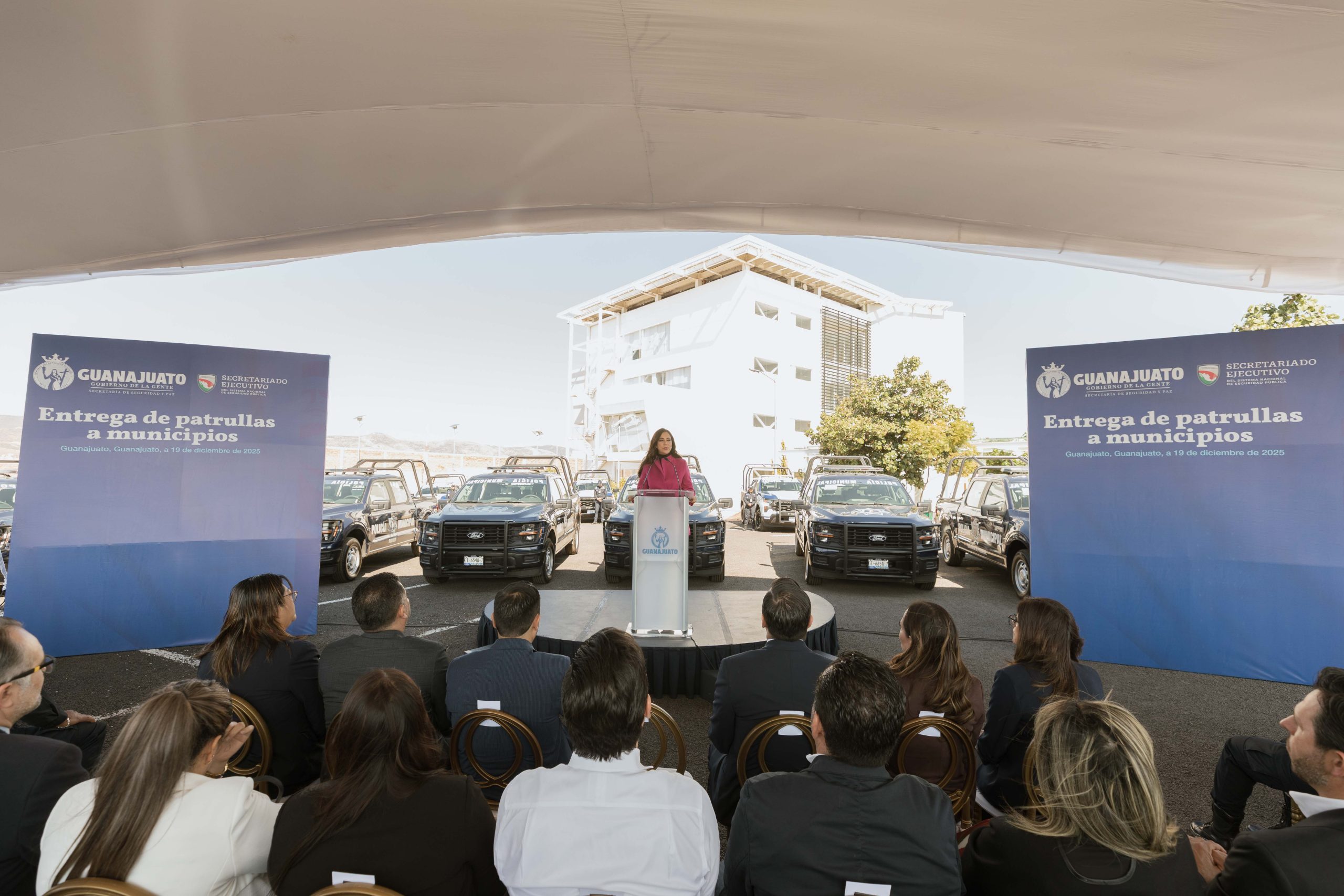 Entrega Gobernadora Patrullas a Municipios de Guanajuato