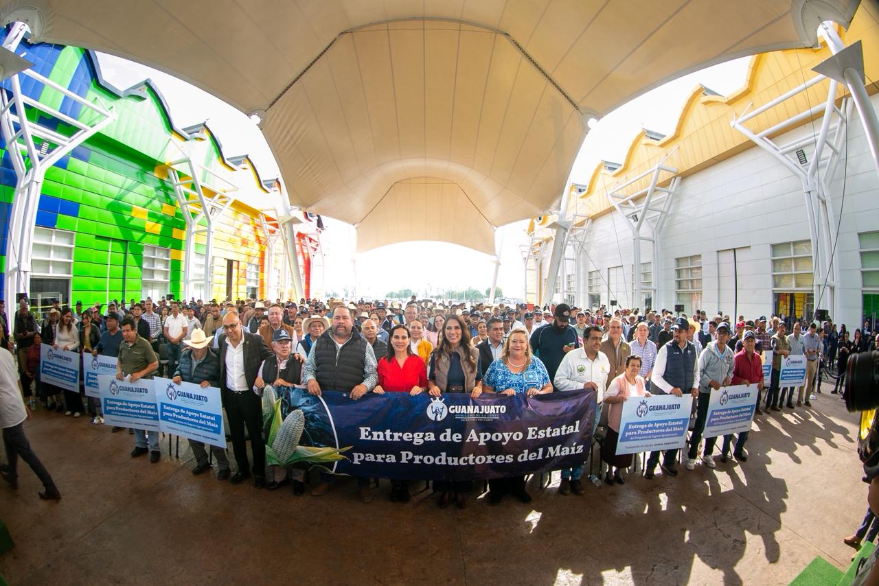 Entrega Gobernadora apoyos a los productores de maíz de Guanajuato