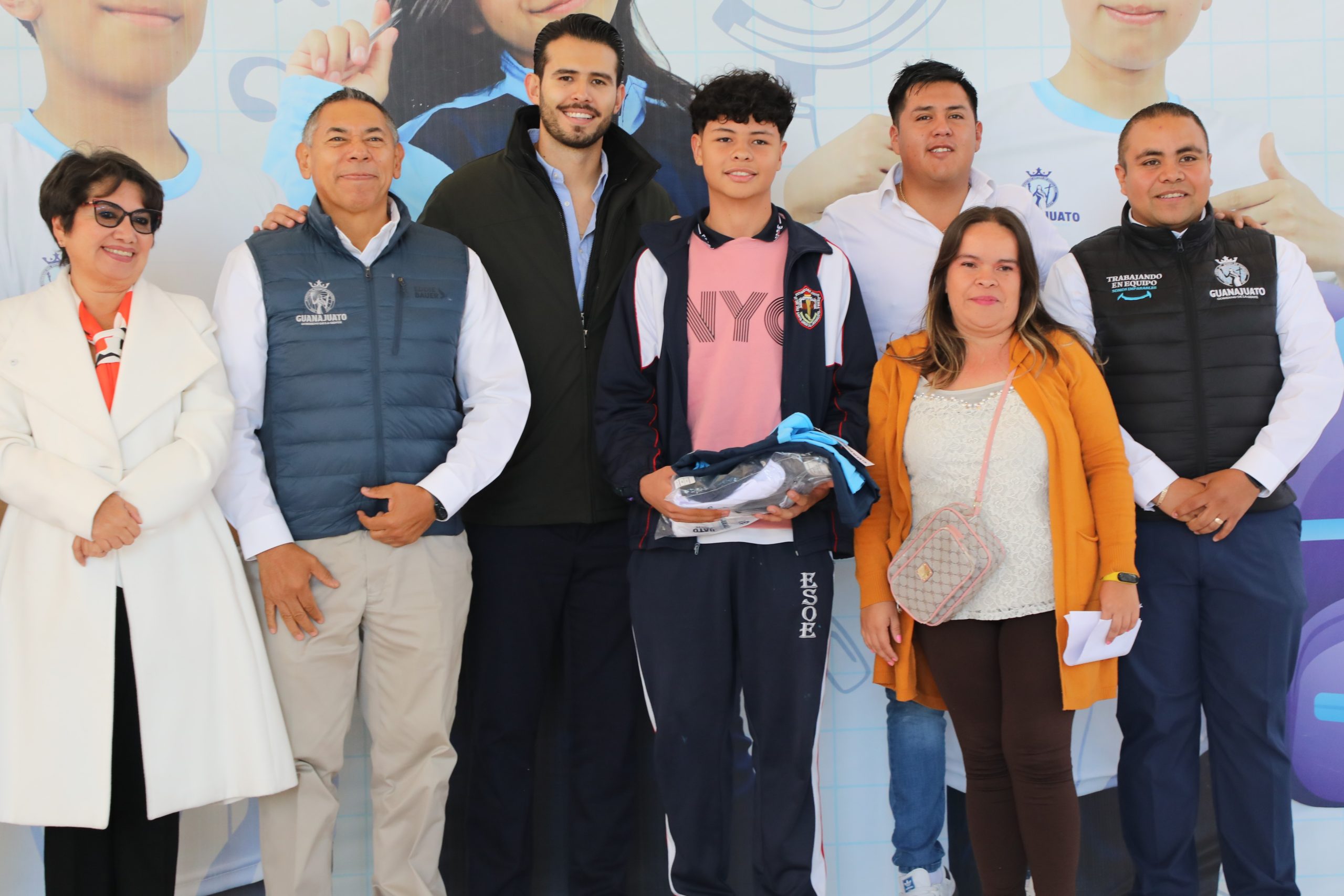 Gobierno de la Gente garantiza igualdad de oportunidades en todas las secundarias de la entidad