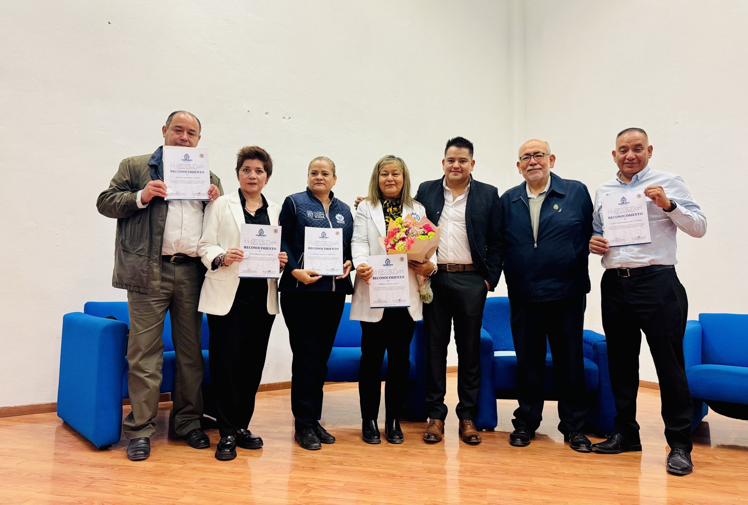 Jurisdicción Sanitaria II celebra la trayectoria de 40 trabajadores de la salud con décadas de servicio.