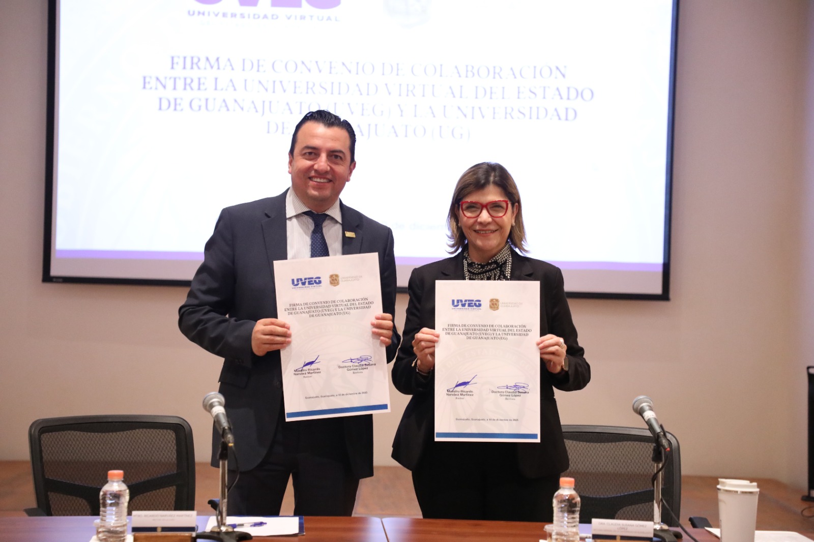 La Universidad Virtual del Estado de Guanajuato (UVEG) y la Universidad de Guanajuato (UG) formalizaron este miércoles un importante convenio de colaboración que permitirá impulsar proyectos académicos, de investigación, microcredenciales y acciones conjuntas de impacto estatal y nacional.
