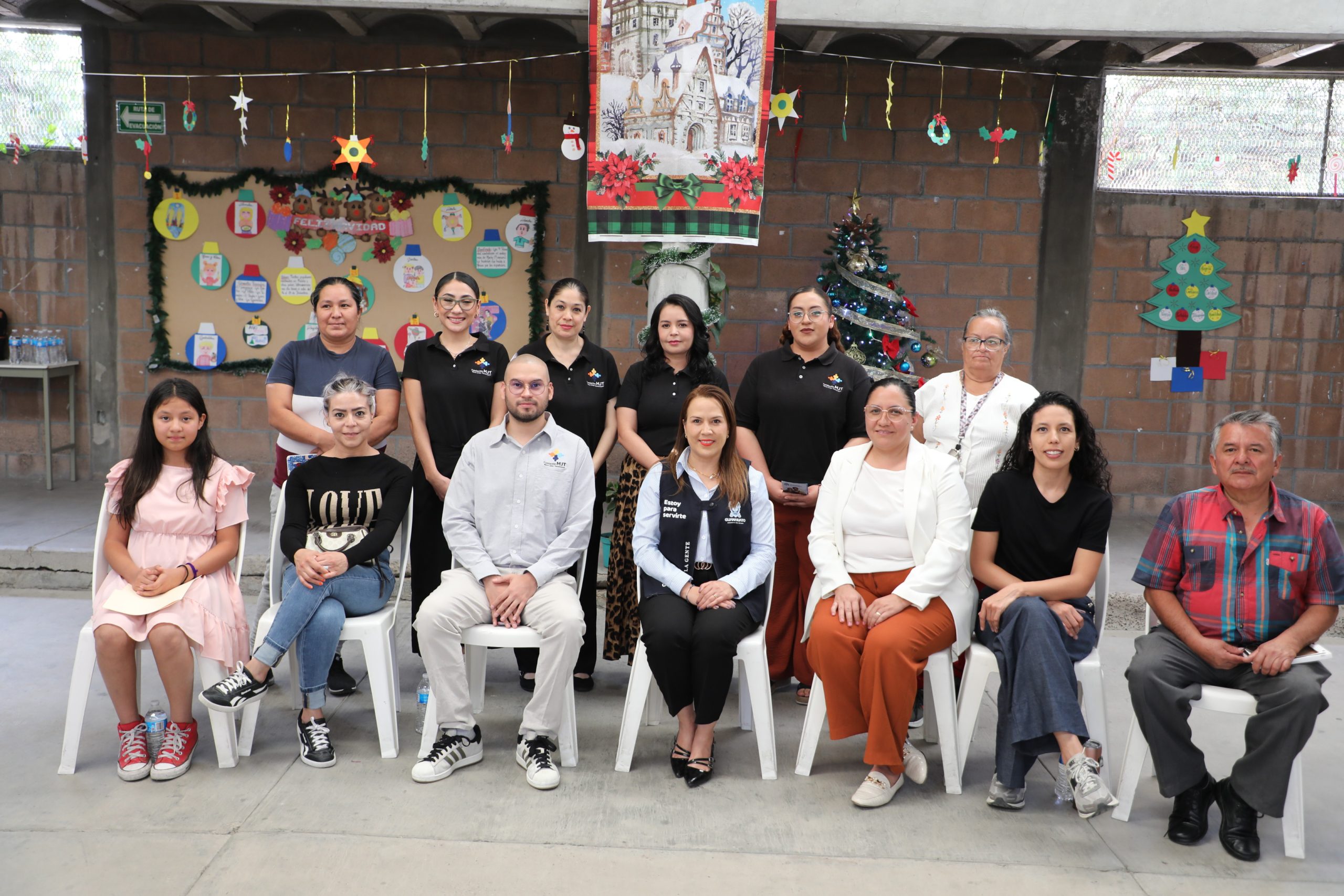 A través de sus actividades culturales, educativas y deportivas, ofrecen a niñas, niños o familias un lugar seguro para crecer y convivir sanamente.