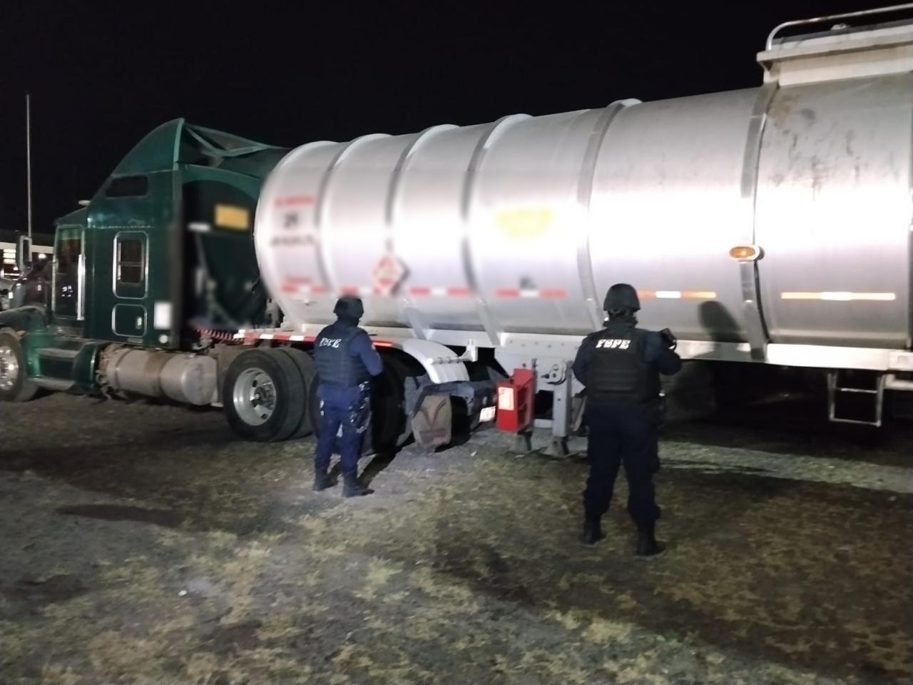 Asegura FSPE tractocamión con casi 50 mil litros de diésel en Celaya