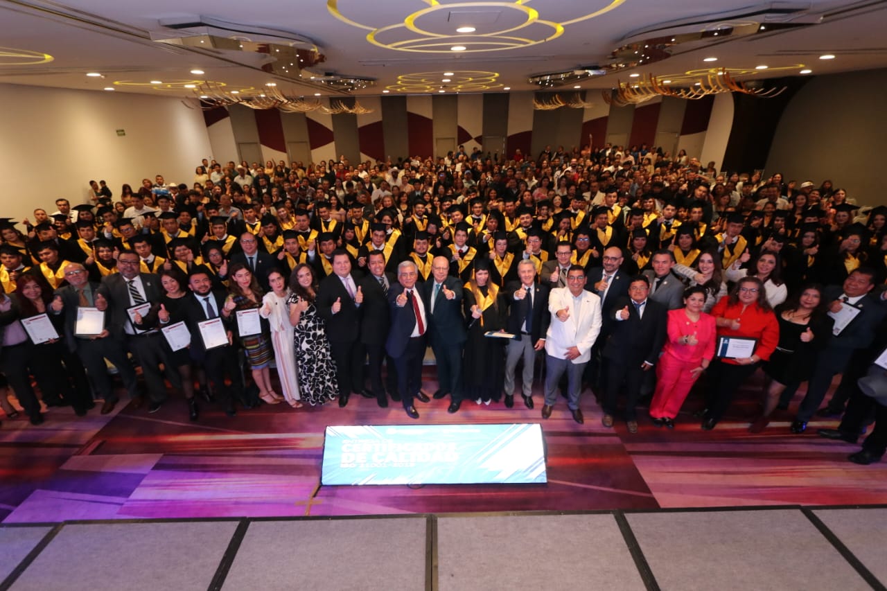 SABES celebra recertificación internacional en calidad ISO y graduación de 120 jóvenes de universidad.
