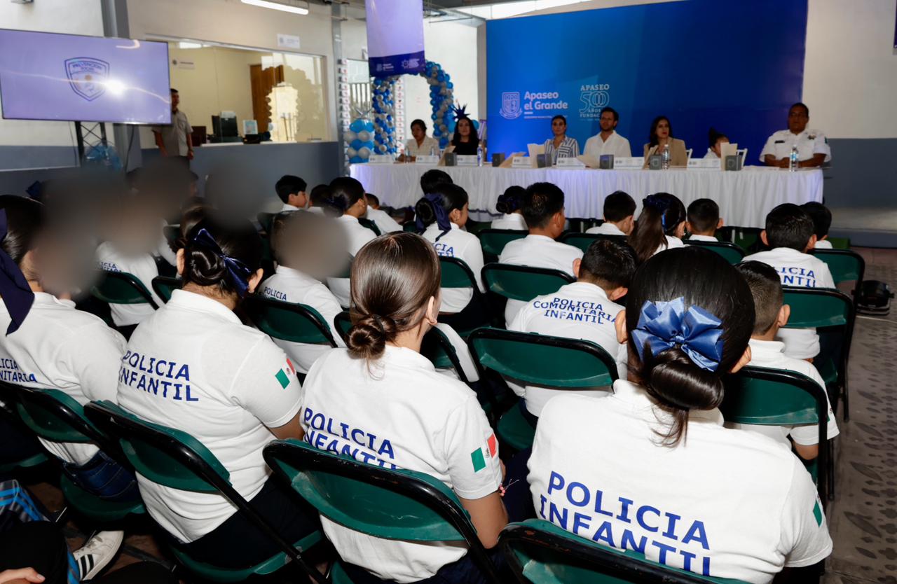 Reconoce Subsecretaría de Prevención labor de niñas y niños de la segunda generación de policía infantil en Apaseo el Grande  