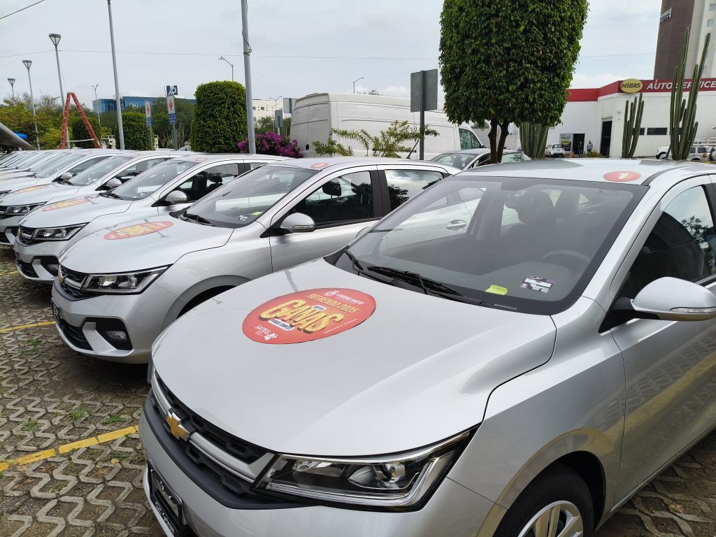 298 premios, entre autos último modelo y efectivo