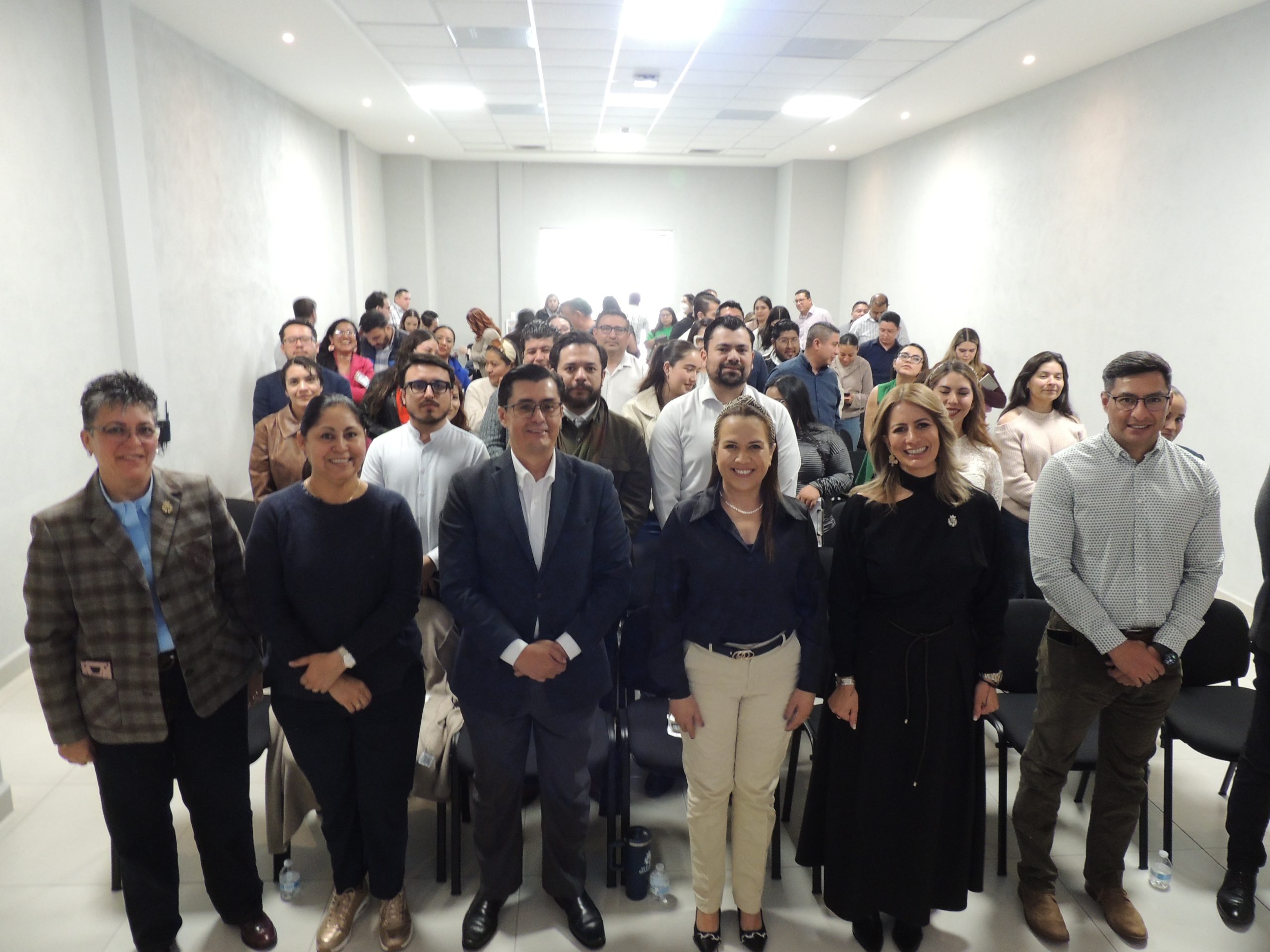 A través de una charla informativa, personas servidoras públicas de la Financiera y Apoyos Tú Puedes Guanajuato recibieron capacitación por parte de la Unidad de Transparencia del Poder Ejecutivo del estado de Guanajuato (UTAPE).