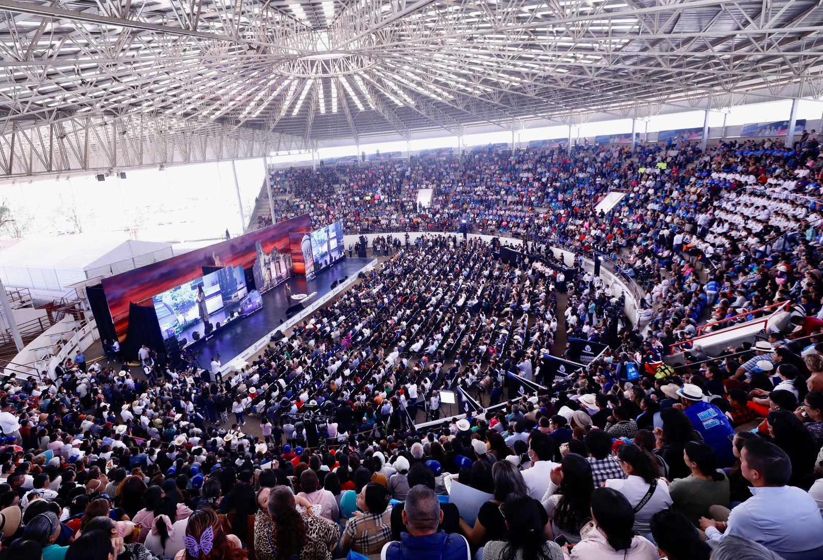 Construimos obras que acercan a las familias: Libia Dennise