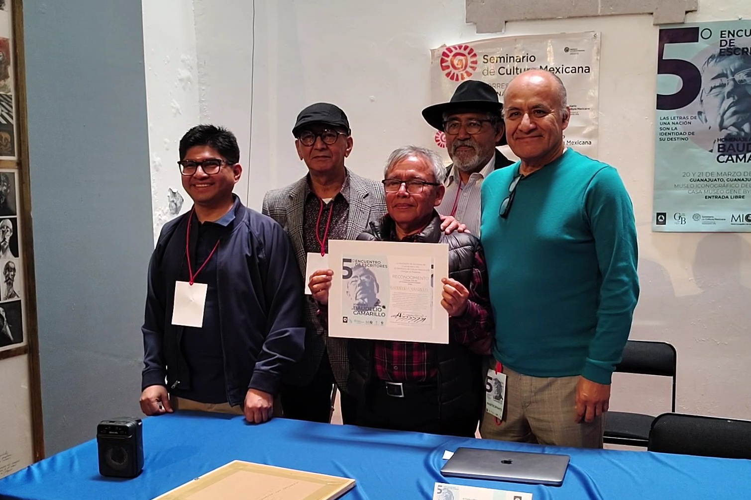 Con un homenaje al poeta Baudelio Camarillo justo en la víspera del Día Mundial de la Poesía, este viernes inició en la capital el 5° Encuentro de Escritores, organizado por la Asociación de Escritores de Guanajuato s. XXI y la corresponsalía local del Seminario de Cultura Mexicana.