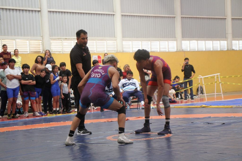 Más de cincuenta gladiadores dieron muestra de su destreza y técnica durante el selectivo estatal de luchas asociadas que tuvo como sede las instalaciones del Polideportivo de CODE en Guanajuato capital.