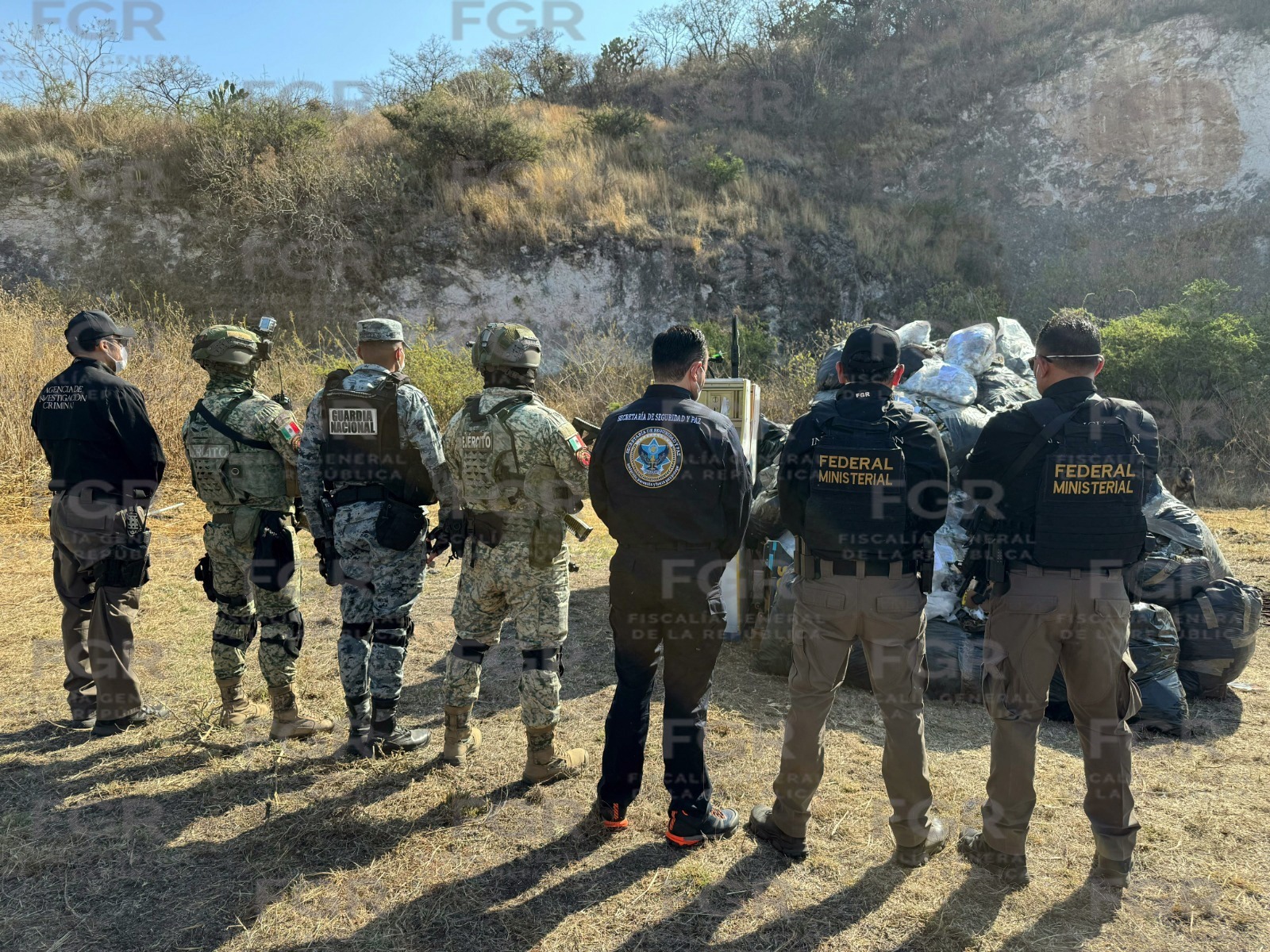 La Fiscalía General de la República (FGR) a través de su Fiscalía Especializada de Control Regional (FECOR), en su representación en el estado de Guanajuato, llevó a cabo un evento de incineración de narcóticos relacionado con diversas carpetas de investigación, que fueron asegurados en coordinación con el Gabinete de Seguridad del Gobierno de México.