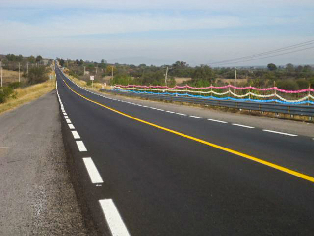 Más de 39 mil beneficiados con la conservación de la carretera Apaseo el Alto - Jerécuaro