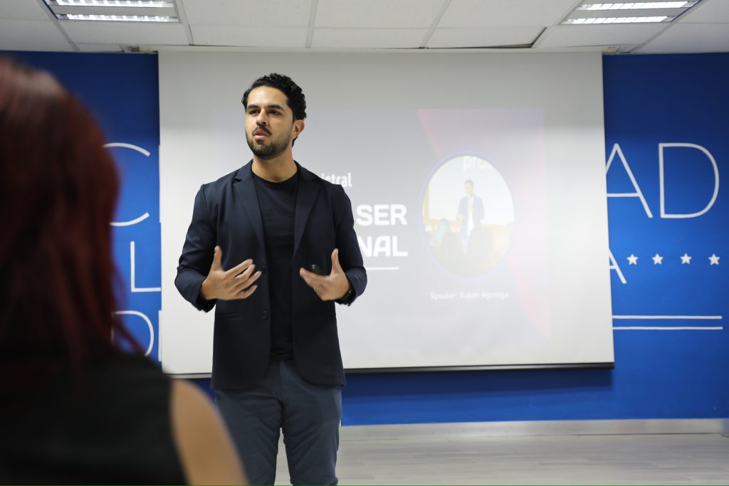 Mtro. Rubén Aguíñiga director de RUGE MEX