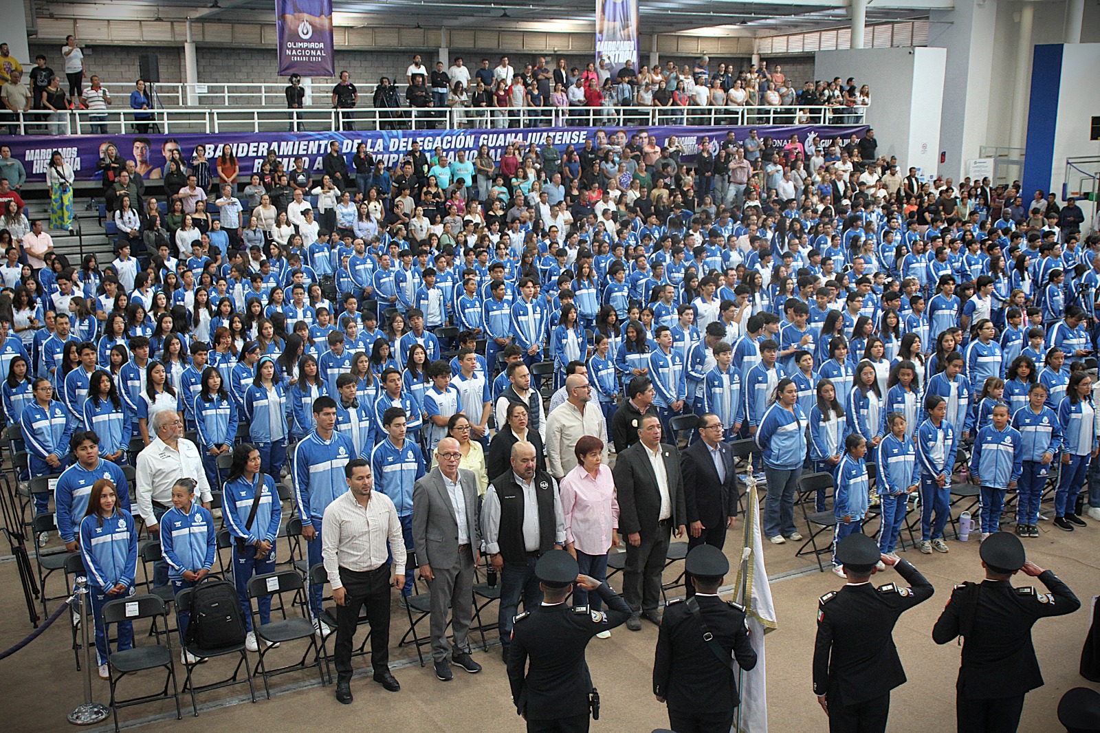 ABANDERAN A LA DELEGACIÓN GUANAJUATENSE