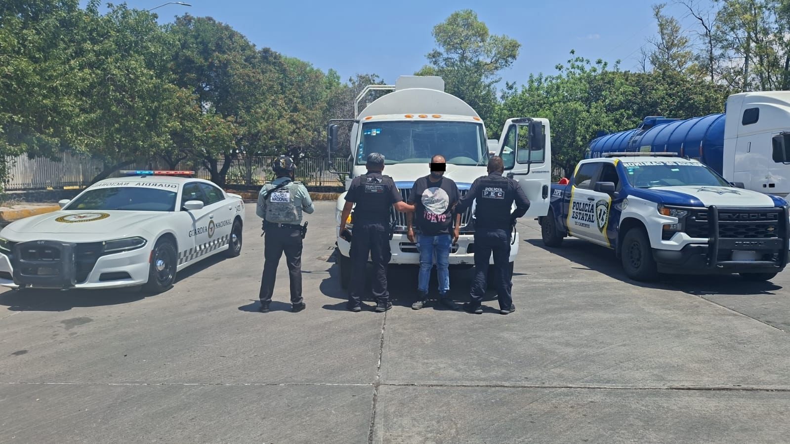 Asegura Policía Estatal de Caminos 20 mil litros de hidrocarburo en Celaya