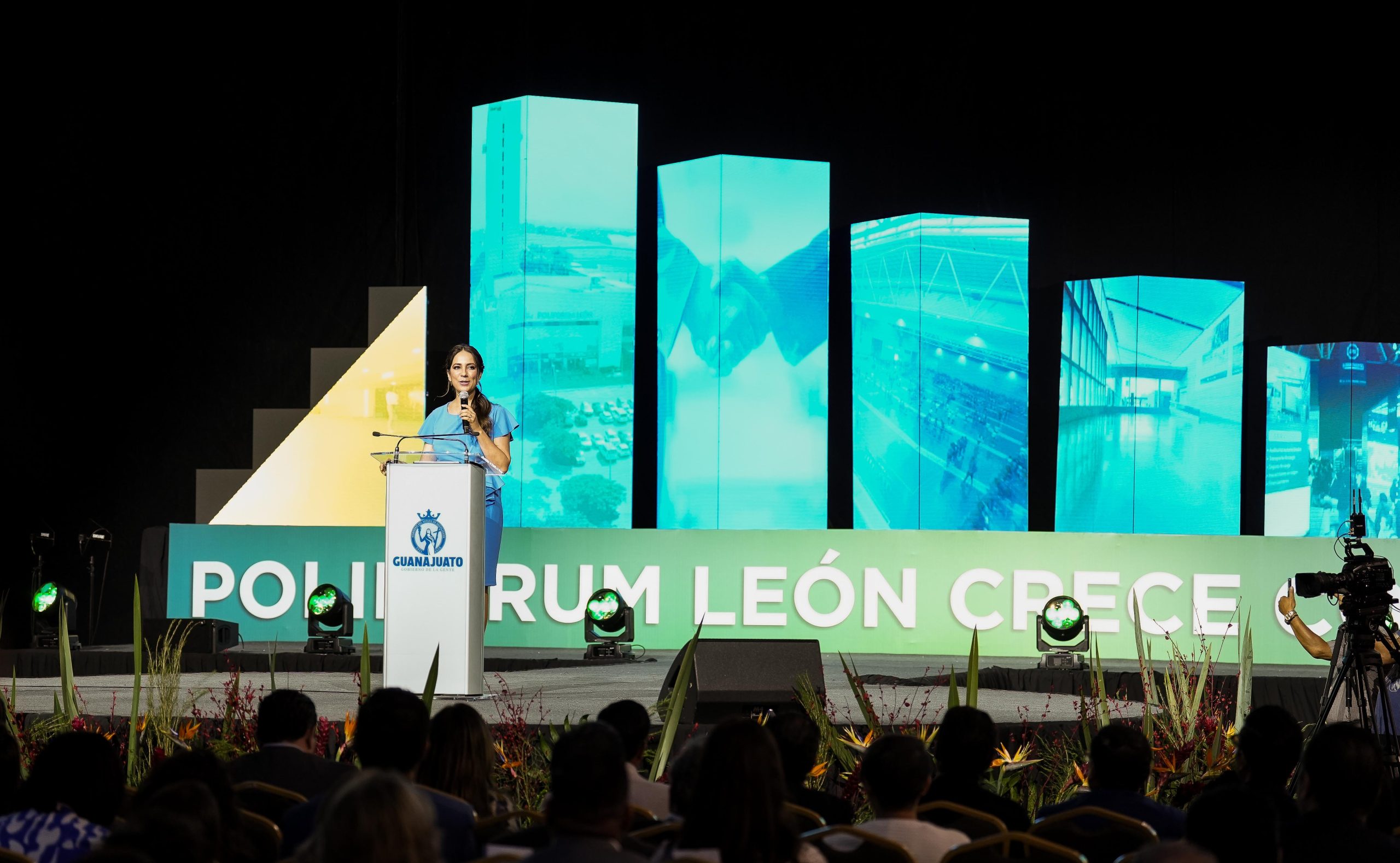 Inaugura Gobernadora Libia Dennise Sala C5 del Poliforum de León