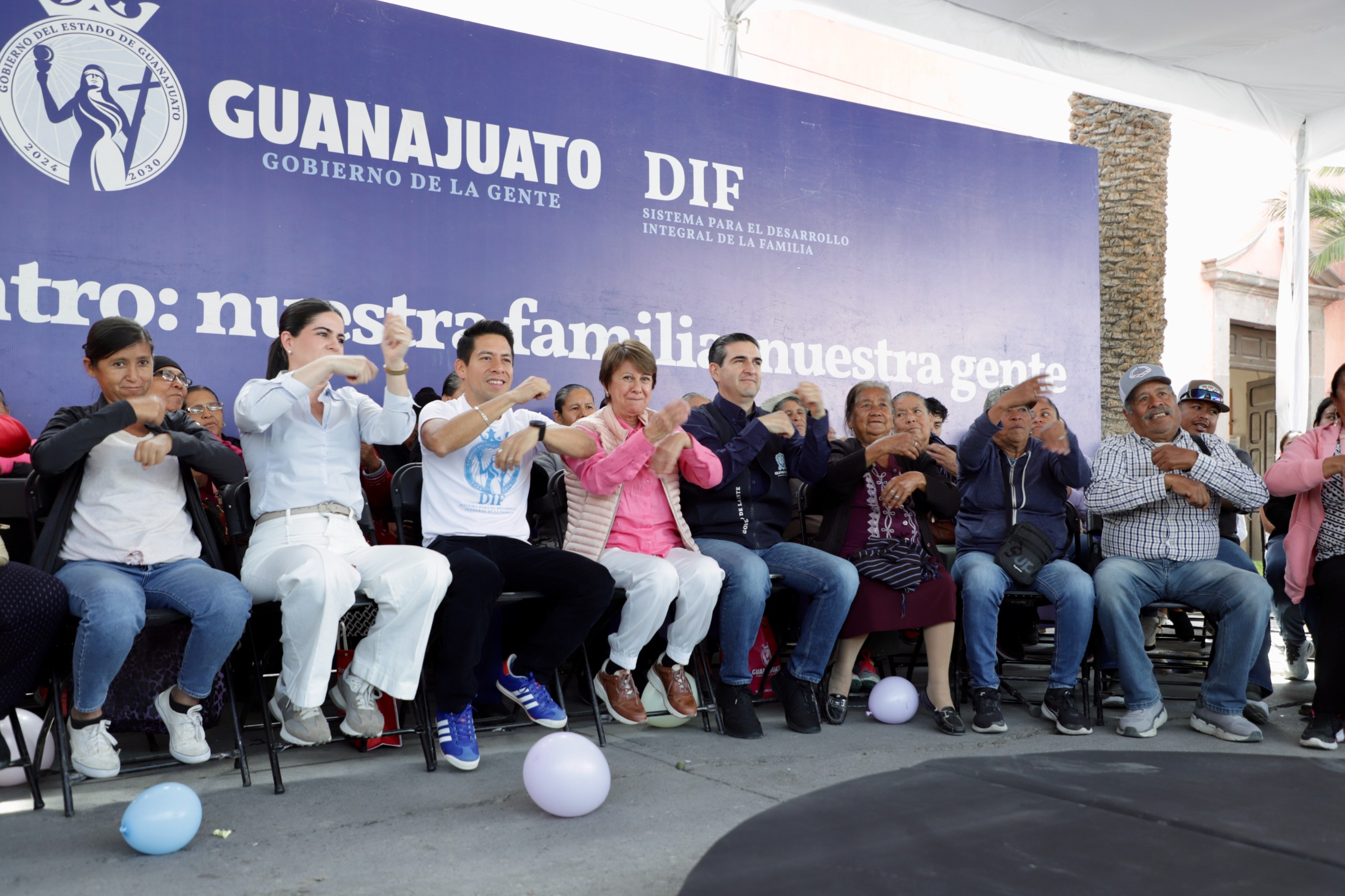 Lleva DIF Estatal programas y servicios a habitantes de Ocampo para fortalecer a las familias.