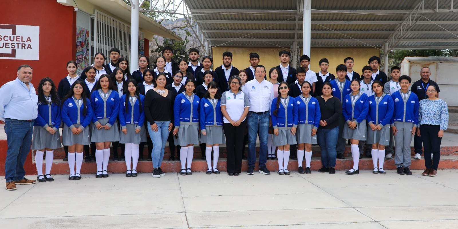 Guanajuato, Guanajuato a  14 de abril de 2026. El acceso a experiencias científicas ya es una realidad para más estudiantes de Telebachilleratos Comunitarios. Con la entrega de Laboratorios Móviles de Ciencias Básicas, hoy más jóvenes pueden aprender haciendo, desarrollar habilidades tecnológicas y acercarse a vocaciones científicas desde sus propias comunidades.