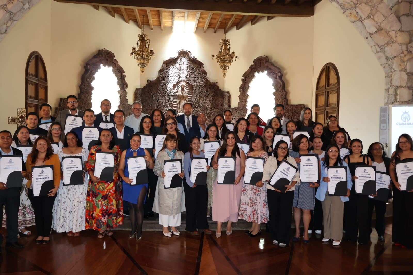 Docentes comparten prácticas que inspiran y fortalecen la educación