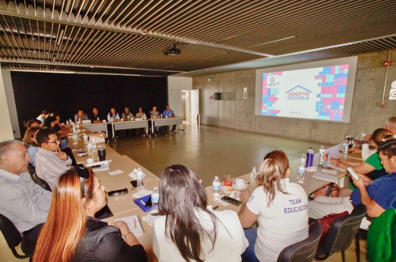 Sociedad y Gobierno unidos por la educación