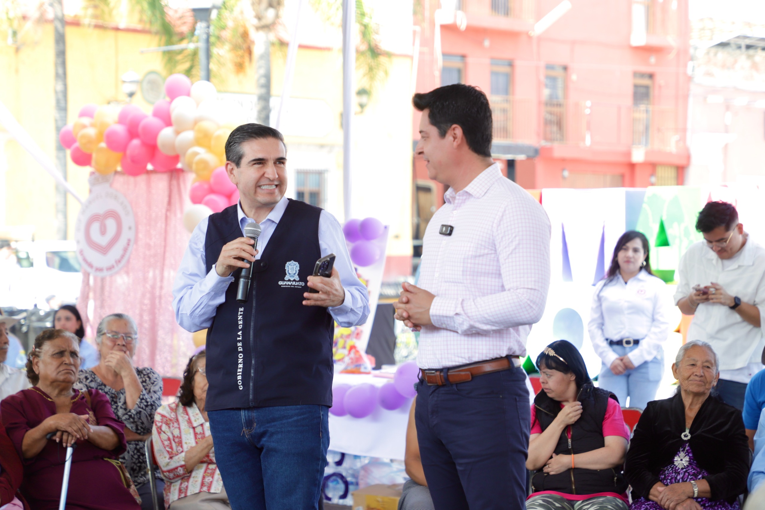 Lleva DIF Estatal programas de atención integral a familias de Manuel Doblado.