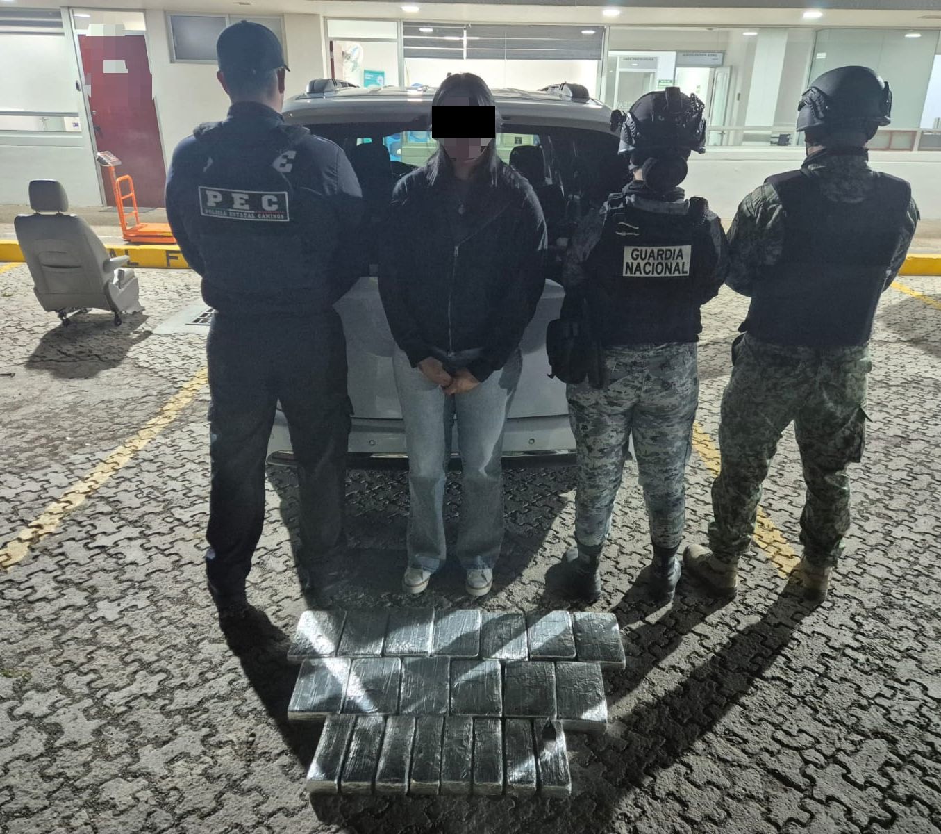 Asegura PEC más de 59 mil dosis de presunta cocaína en la autopista Morelia-Salamanca: detienen a una persona 