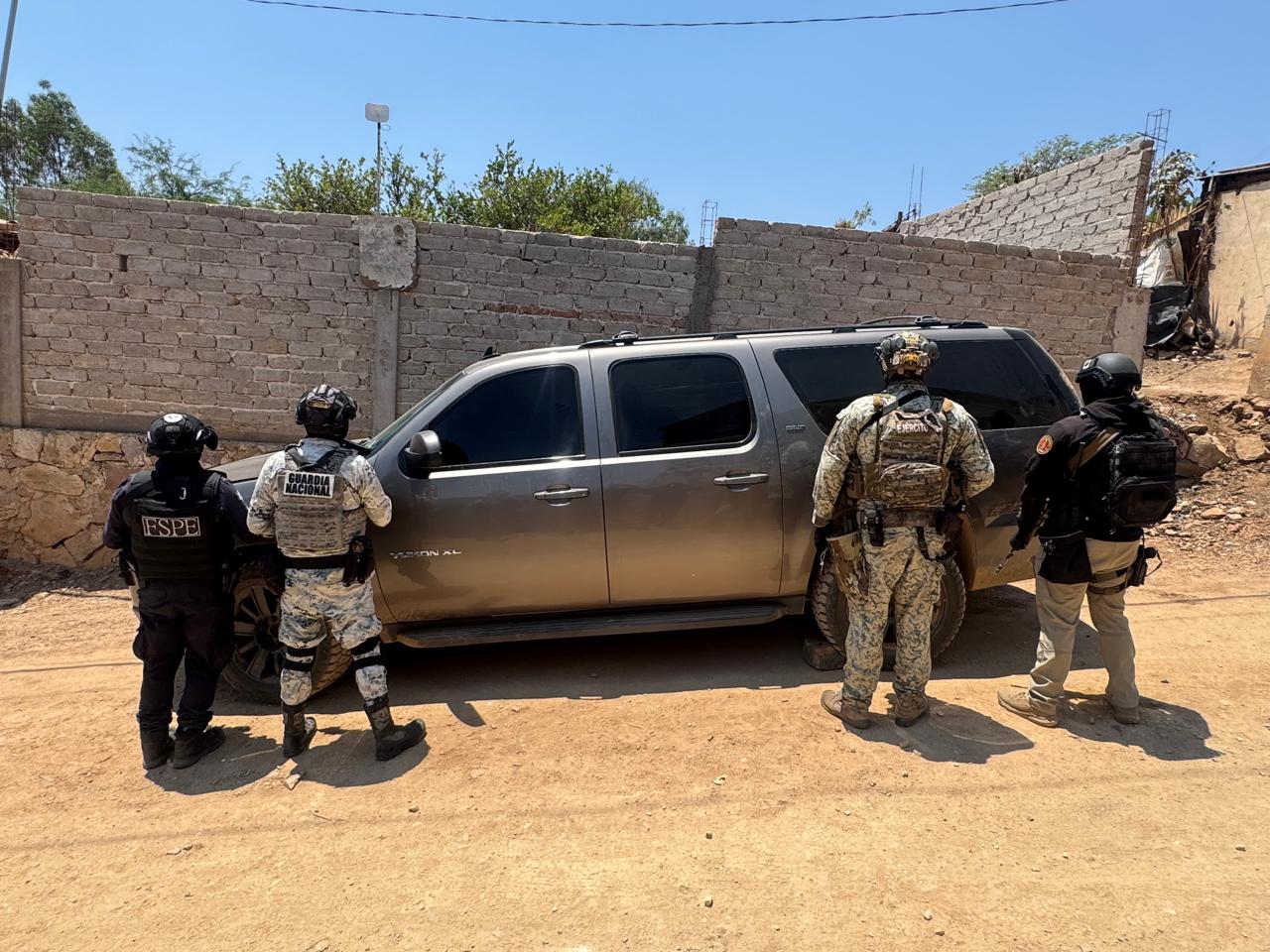 Asegura Secretaría de Seguridad y Paz armamento de alto poder, equipo táctico y vehículo robado en Comonfort 