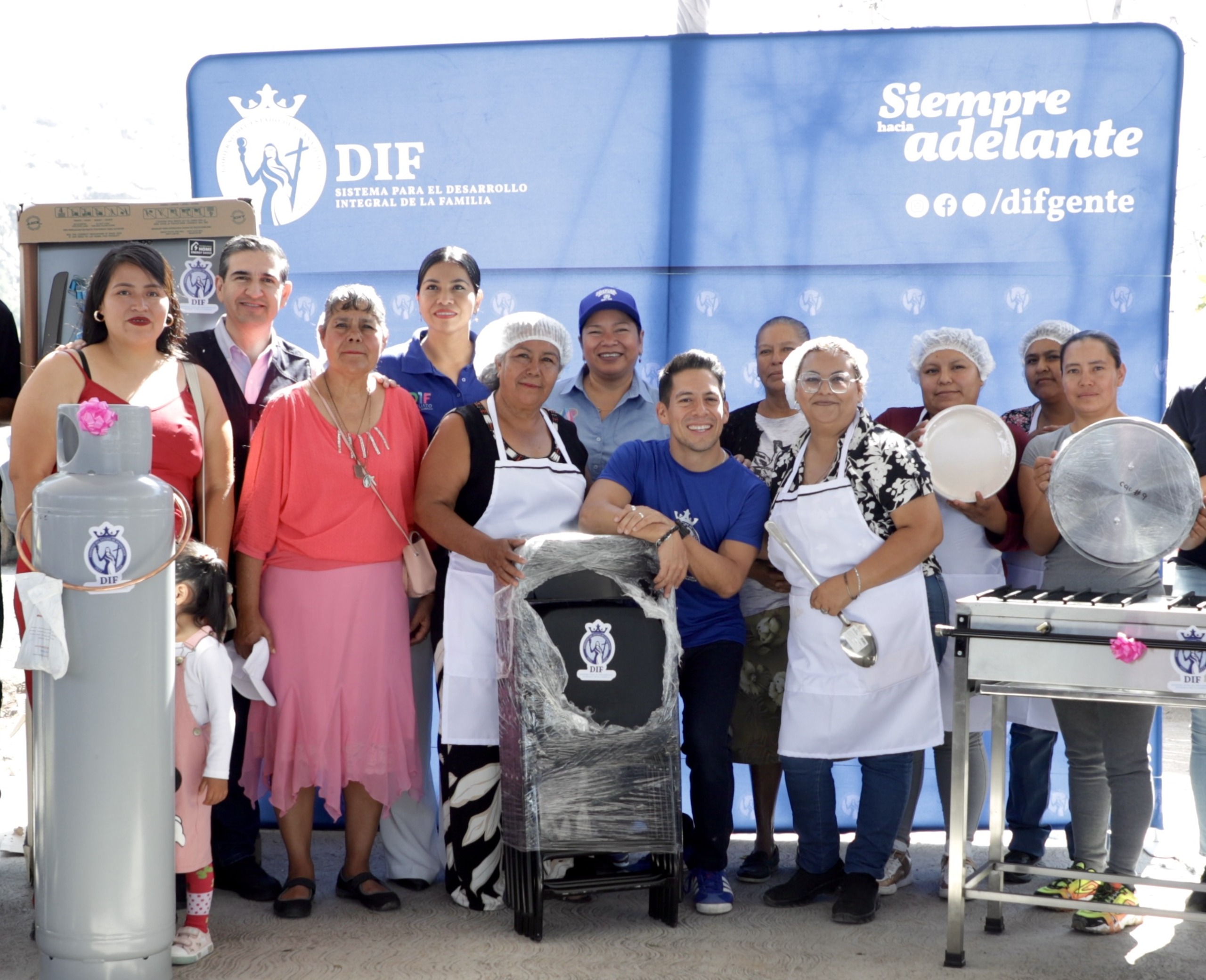 Equipa DIF Estatal comedor de escuela en Irapuato