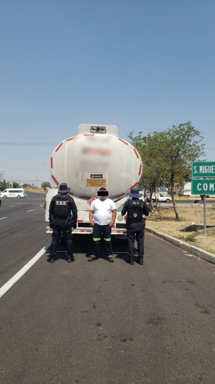 Detiene Secretaría de Seguridad y Paz a conductor y asegura autotanque con 20 mil litros de hidrocarburo en Celaya 